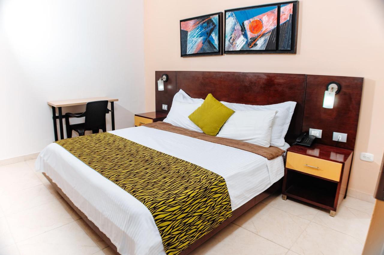 Hotel Luxor Кукута Екстер'єр фото